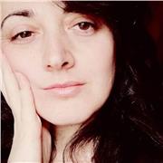 Sono un'insegnante di disegno, pittura e ritratto, con più di 20 anni di esperienza. Preparo un programma personalizzato per ogni mio allievo